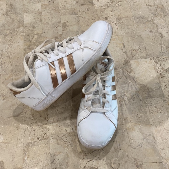 rose gold adidas cloudfoam